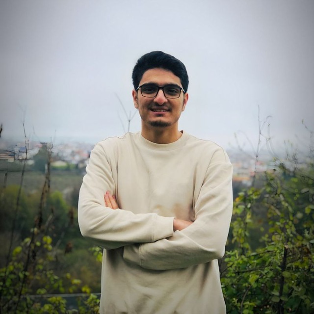 عکس شخصی آرین بلندی، توسعه دهنده Back-end همکار سابق خسرو عظیمی